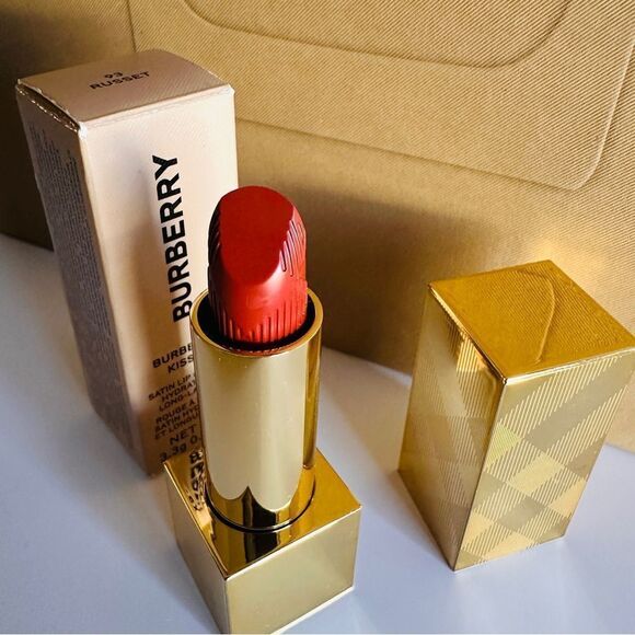 BURBERRY Kisses 93 Russet:
Timeless Elegance
(3.3 g / NET WT. 0.11 OZ) - Picture 13 of 17